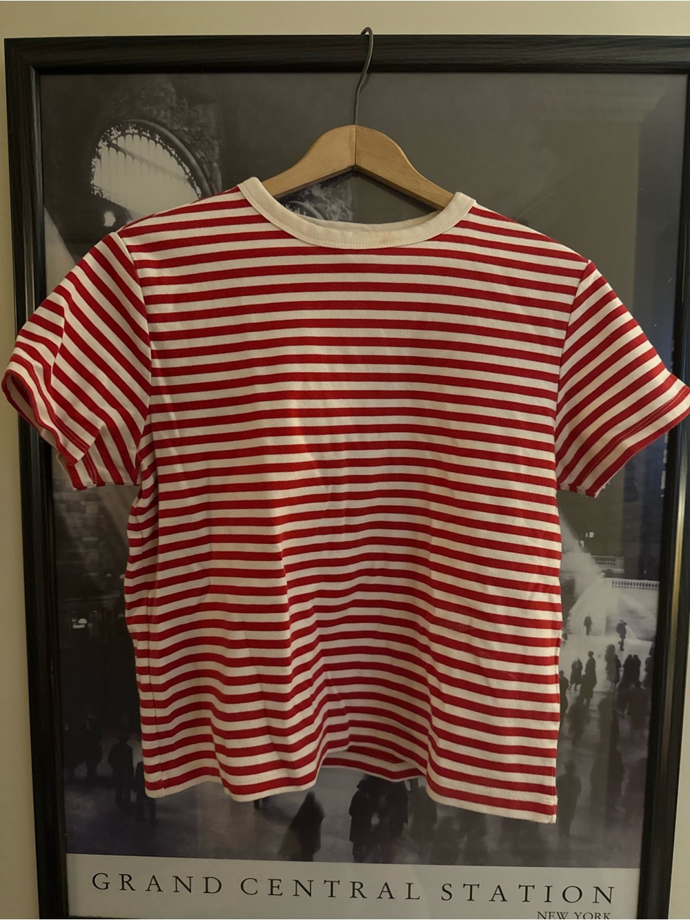 💋🍒H&M Red and White Striped Short Sleeve Tee🍒💋